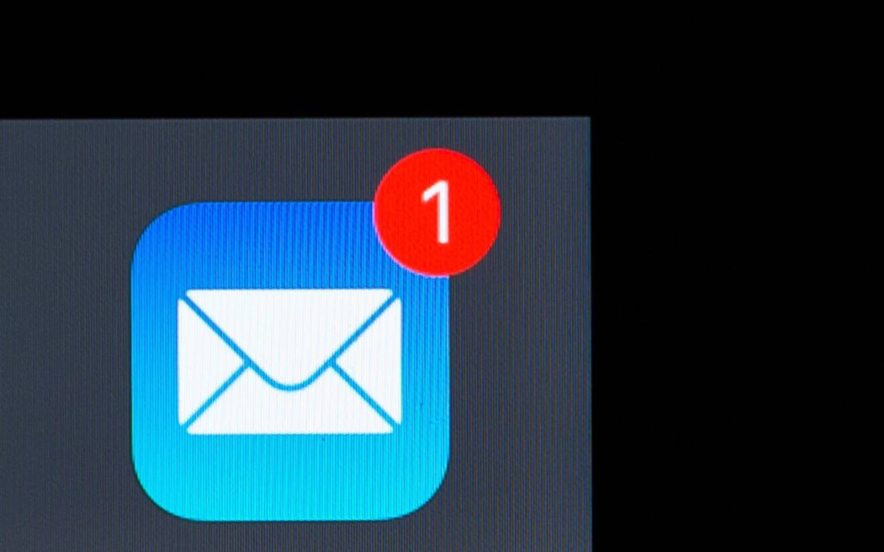 App für E-Mails ist auf einem Display zu sehen