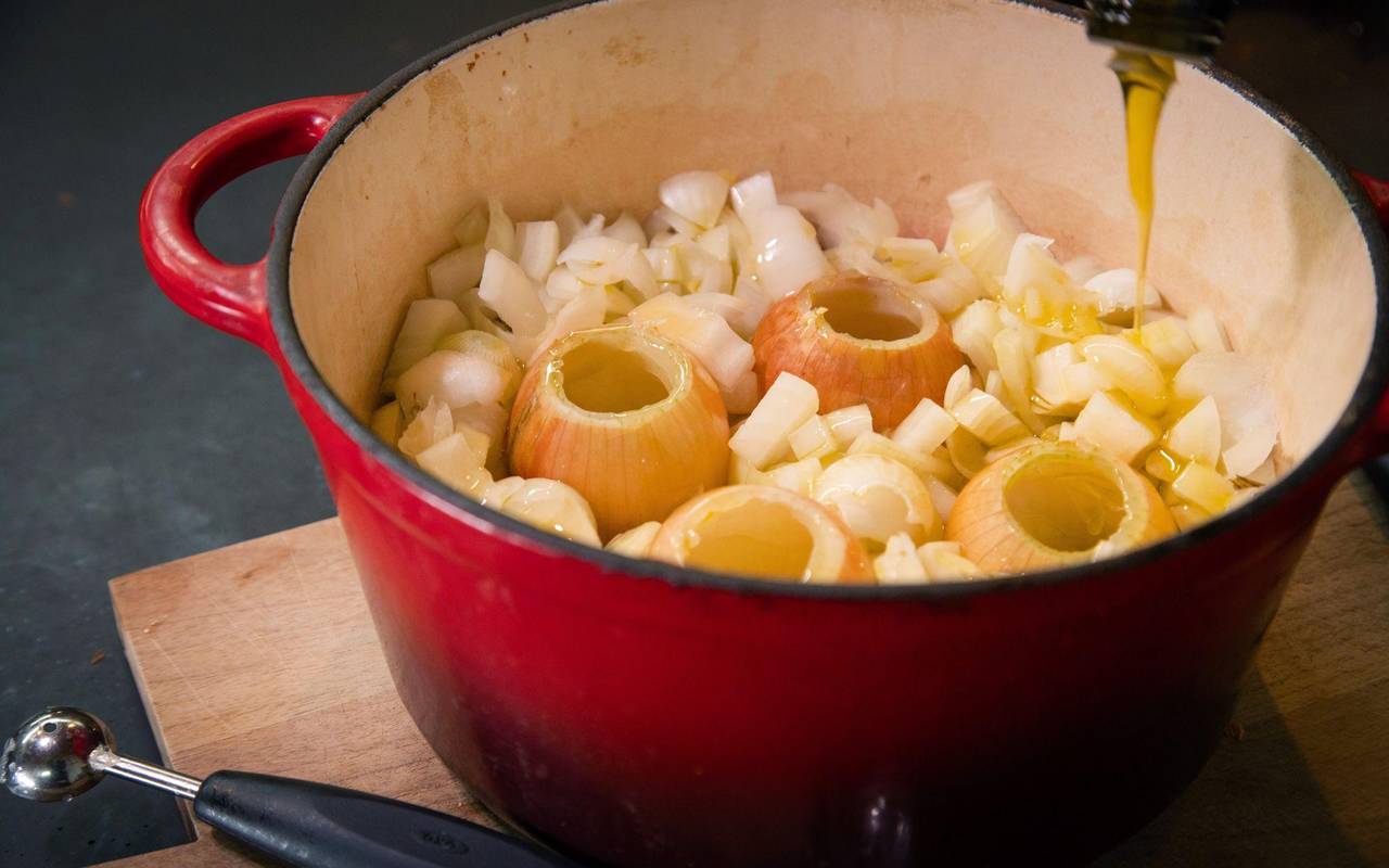 Herstellung der Zwiebelcreme