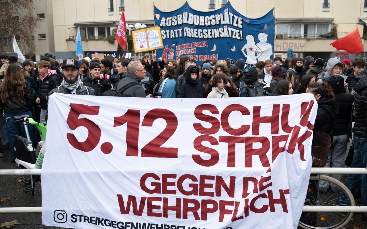 Bundesweiter Schulstreik gegen Wehrpflicht