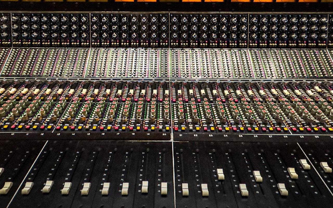 Eagles-Musiker Walsh versteigert Hunderte Gitarren