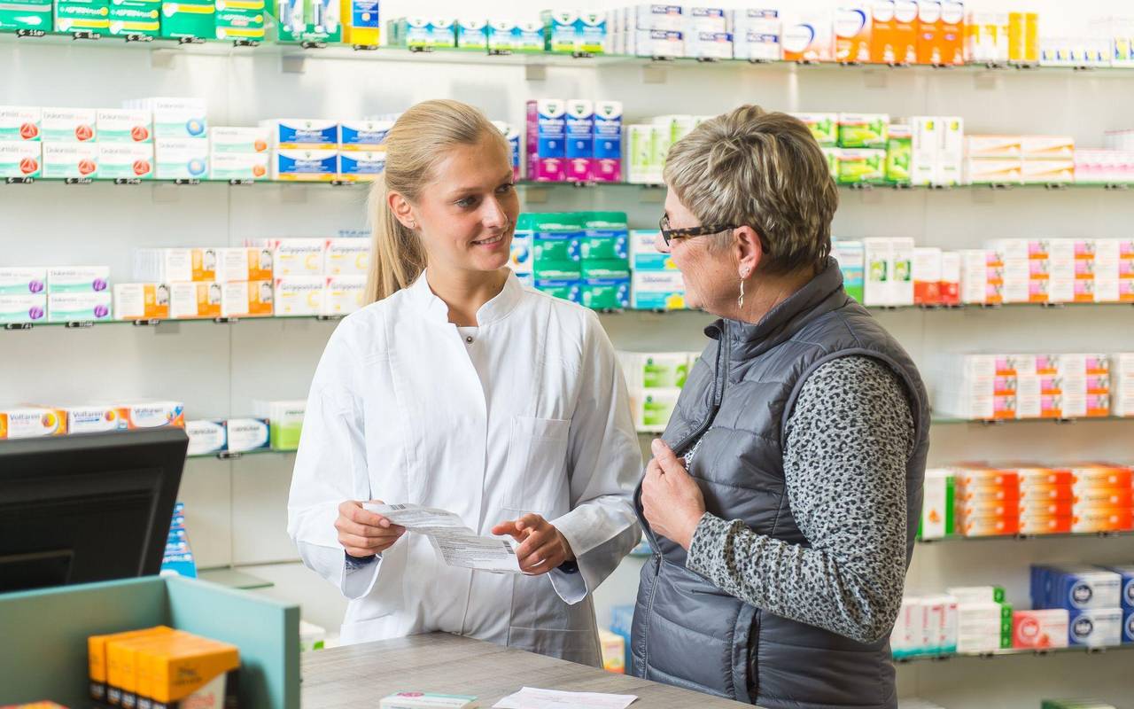 Kundenberatung in einer Apotheke
