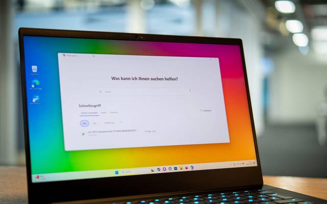 Ein Laptop mit Windows 11 und Microsoft Copilot