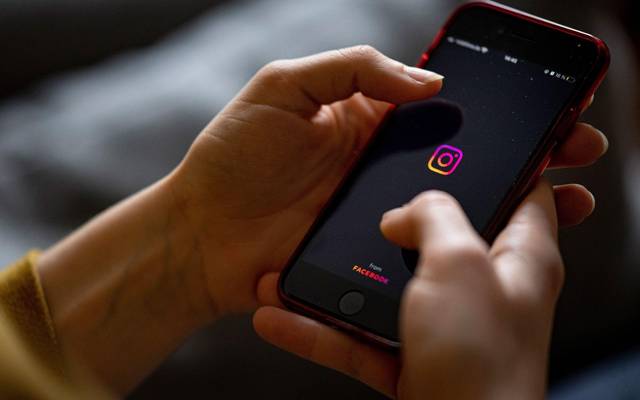 Instagram-Logo ist auf einem Smartphone zu sehen