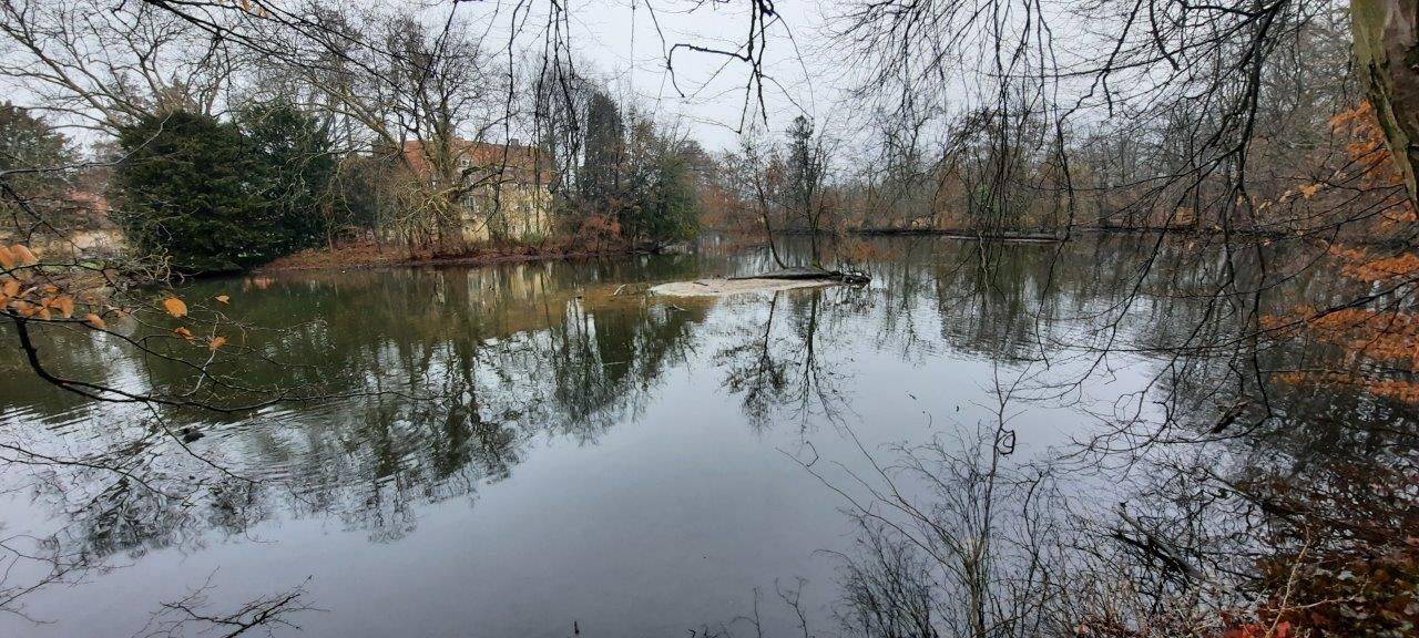 LÜDINGHAUSEN: Kran hebt Brücke in Position