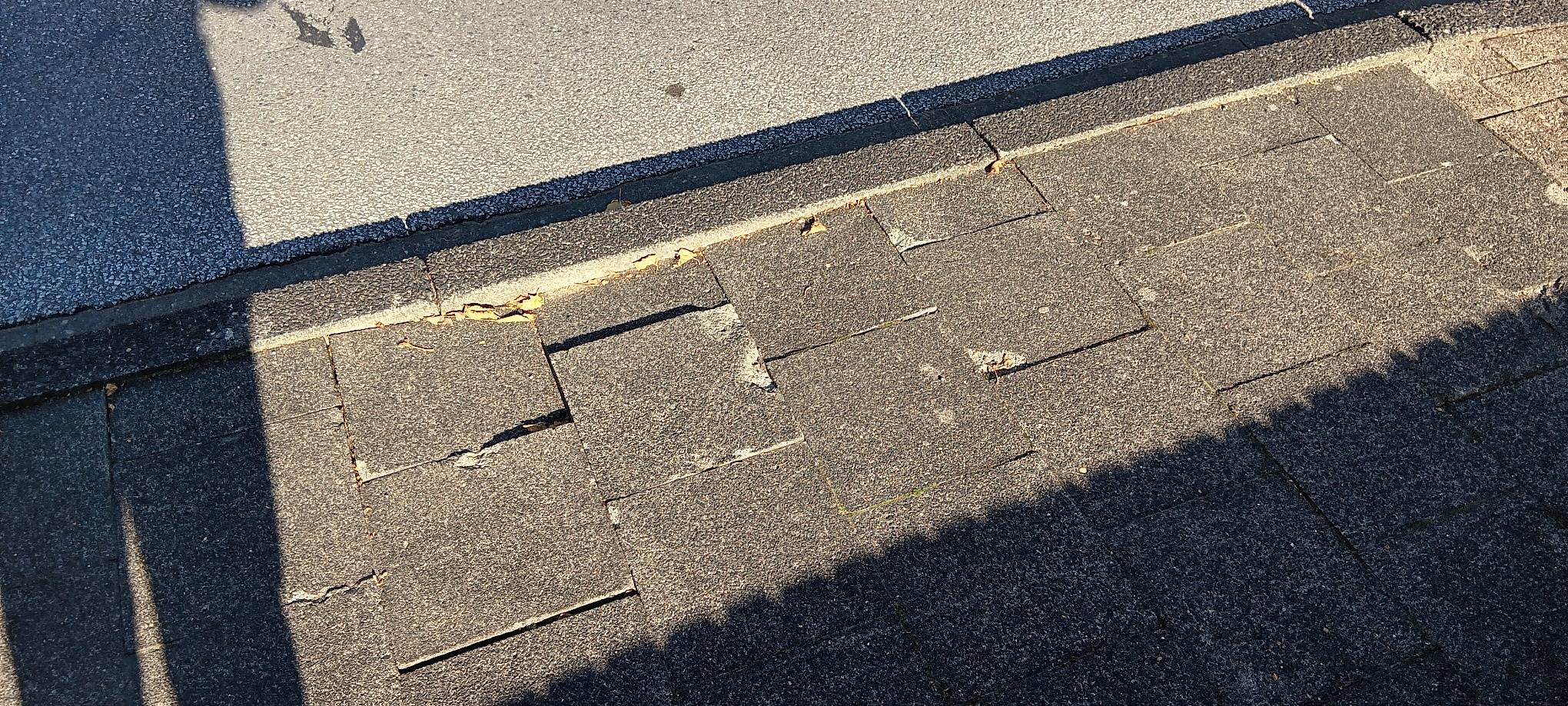 NOTTULN: Steinstraße abgesackt