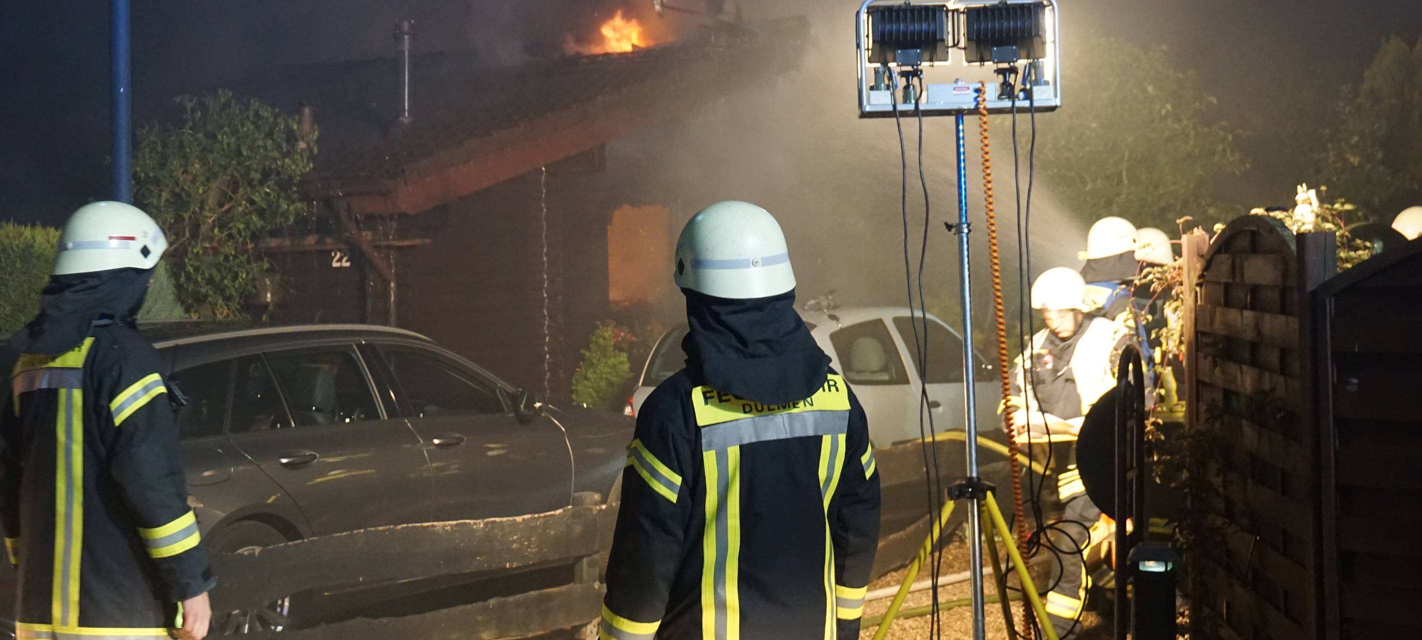 Technischer Defekt setzt Holzhaus in Brand