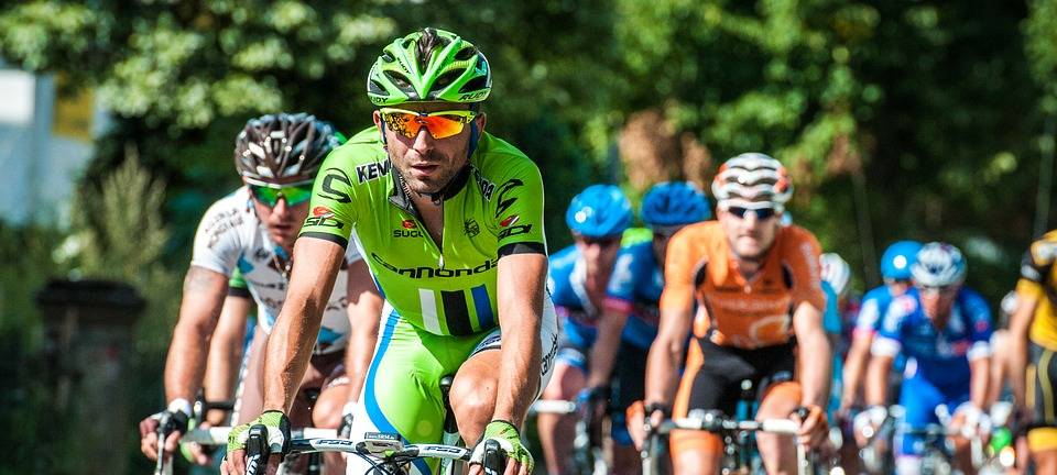 Diskussion über Radsportler auf der Straße