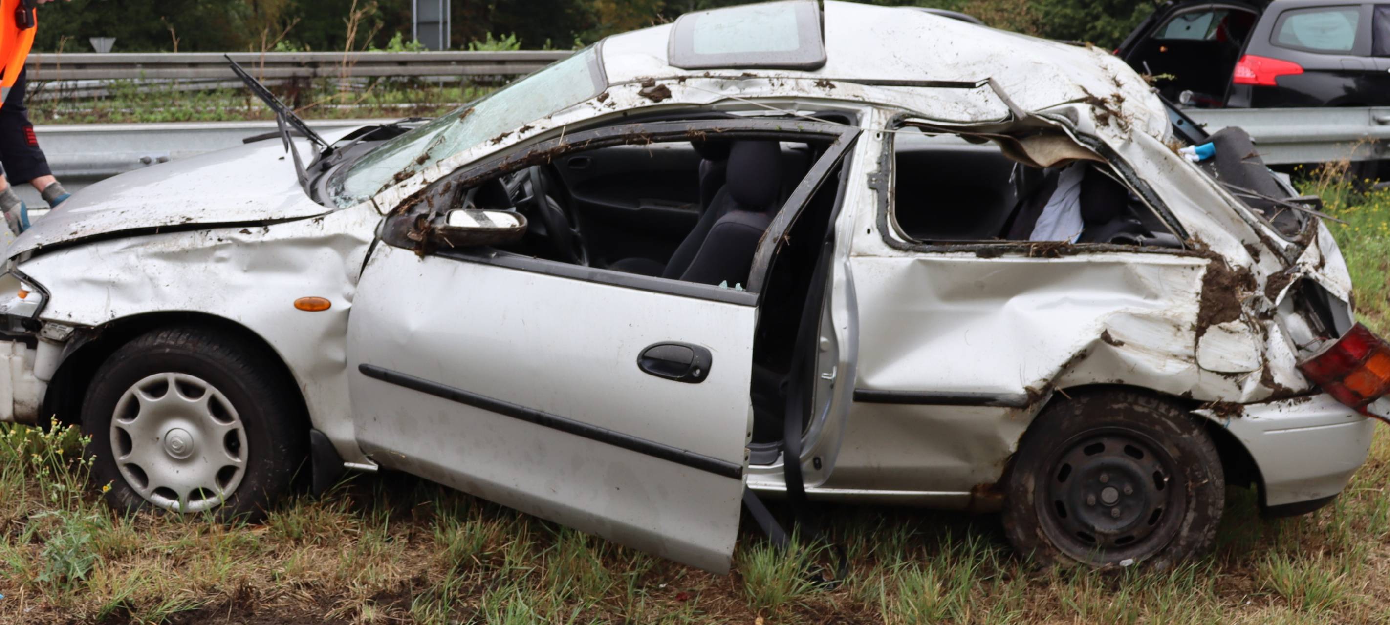 Zwei Menschen bei Unfall auf der A 1 verletzt