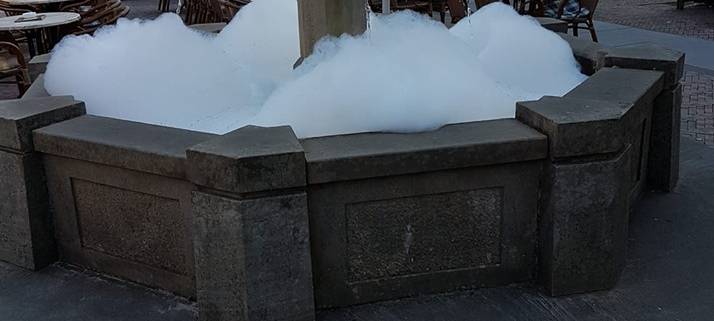 Schaum im Sendener Brunnen