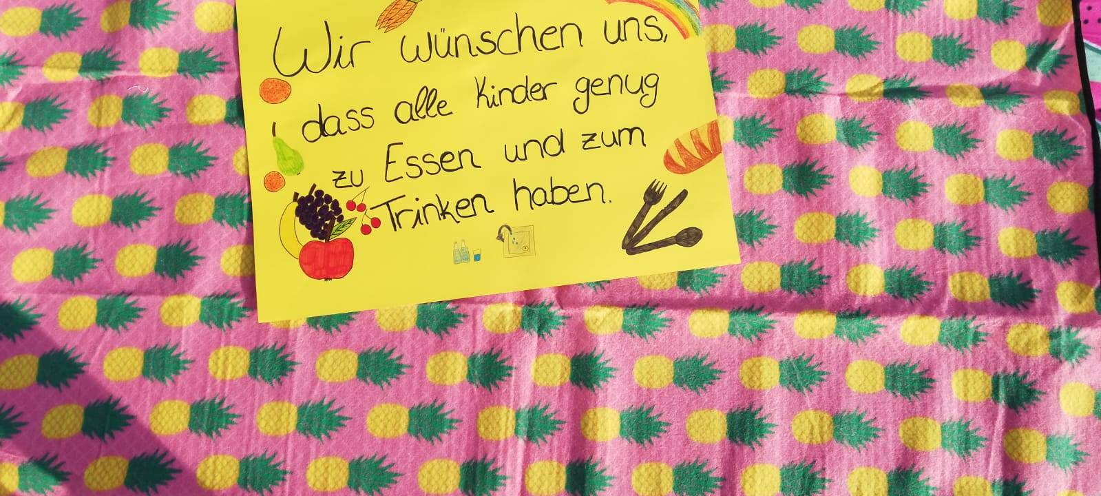 Kinder senden Botschaften für den Frieden