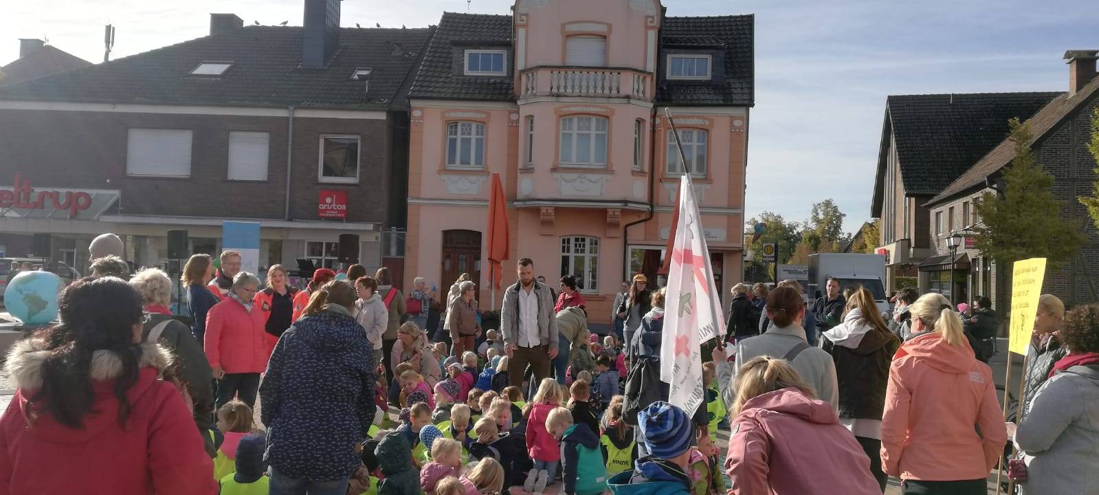 Kinder senden Botschaften für den Frieden