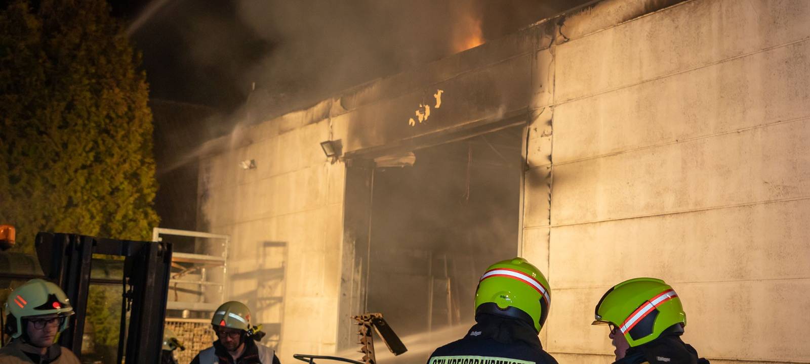 OLFEN: Großbrand im Gewerbegebiet