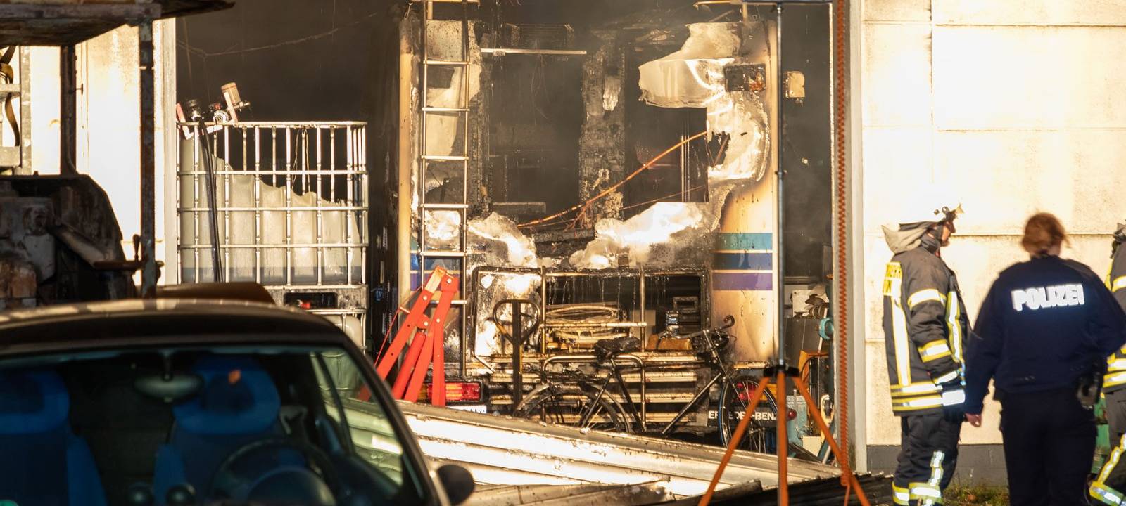 OLFEN: Großbrand im Gewerbegebiet