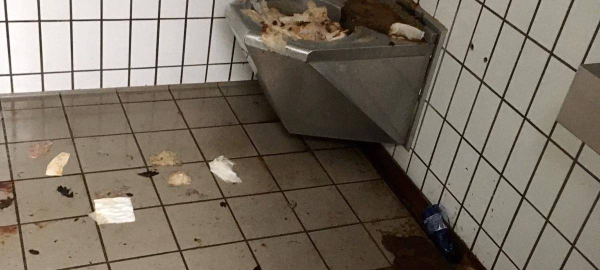 DÜLMEN: Ekelklo am Bahnhof