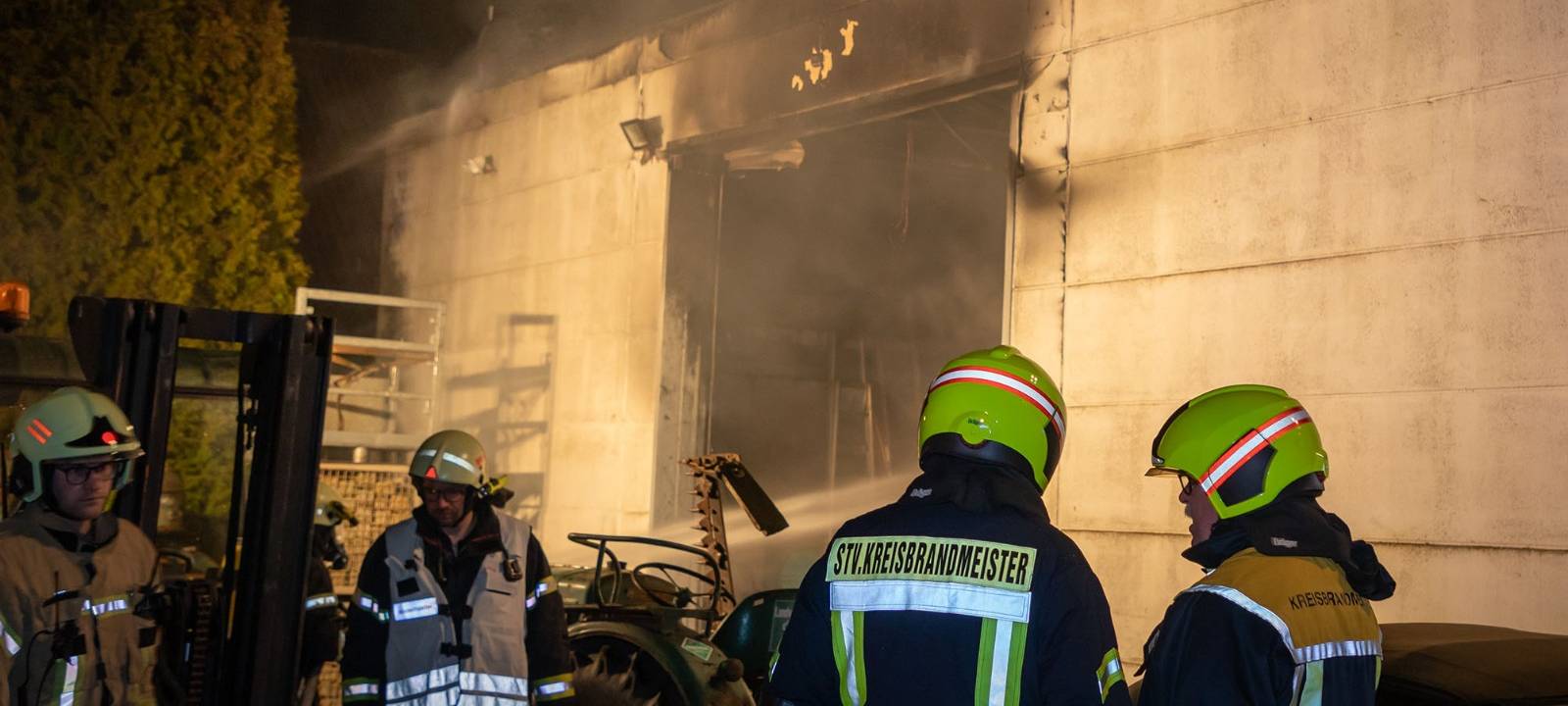 OLFEN: Betreten der abgebrannten Lagerhalle verboten
