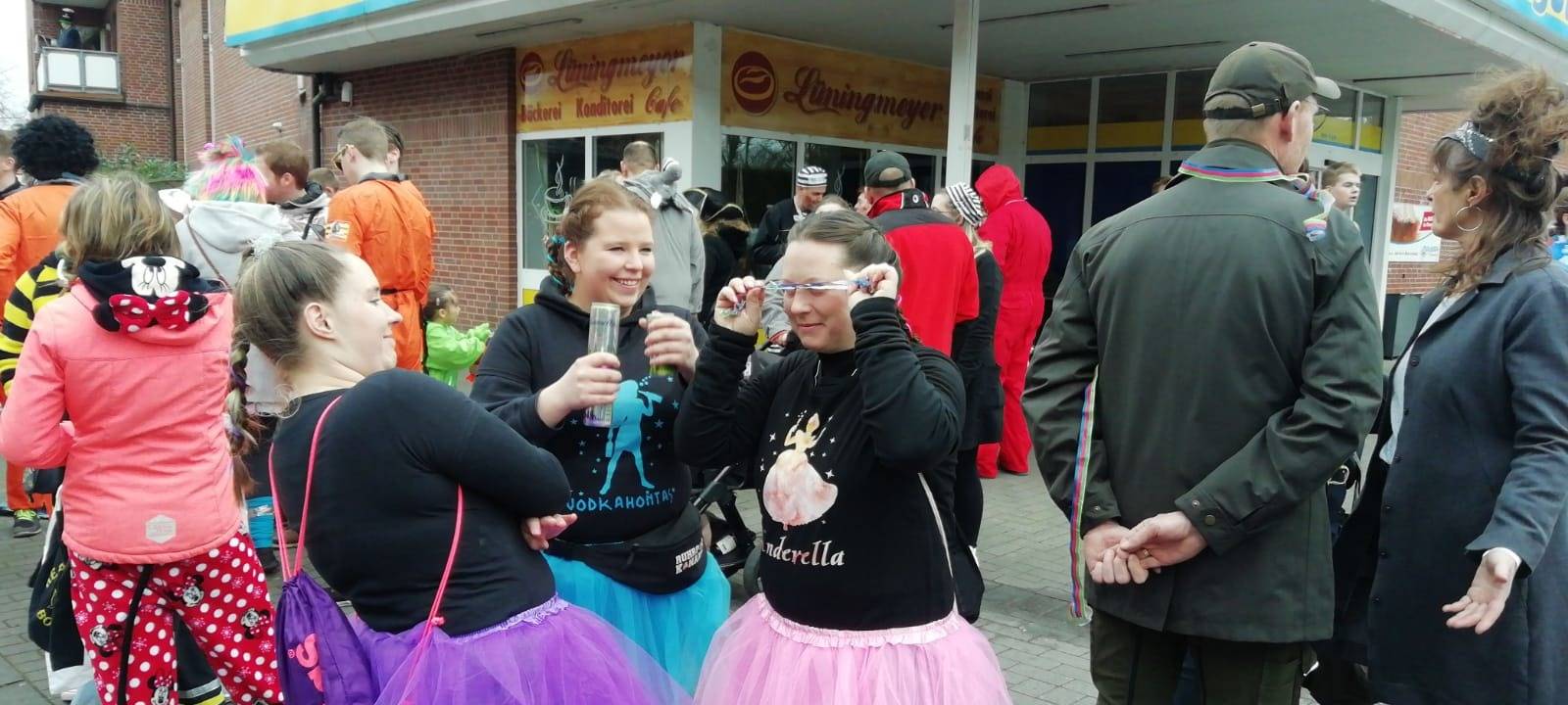 OTTIBOTTI: Friedliche Karnevalsfeier
