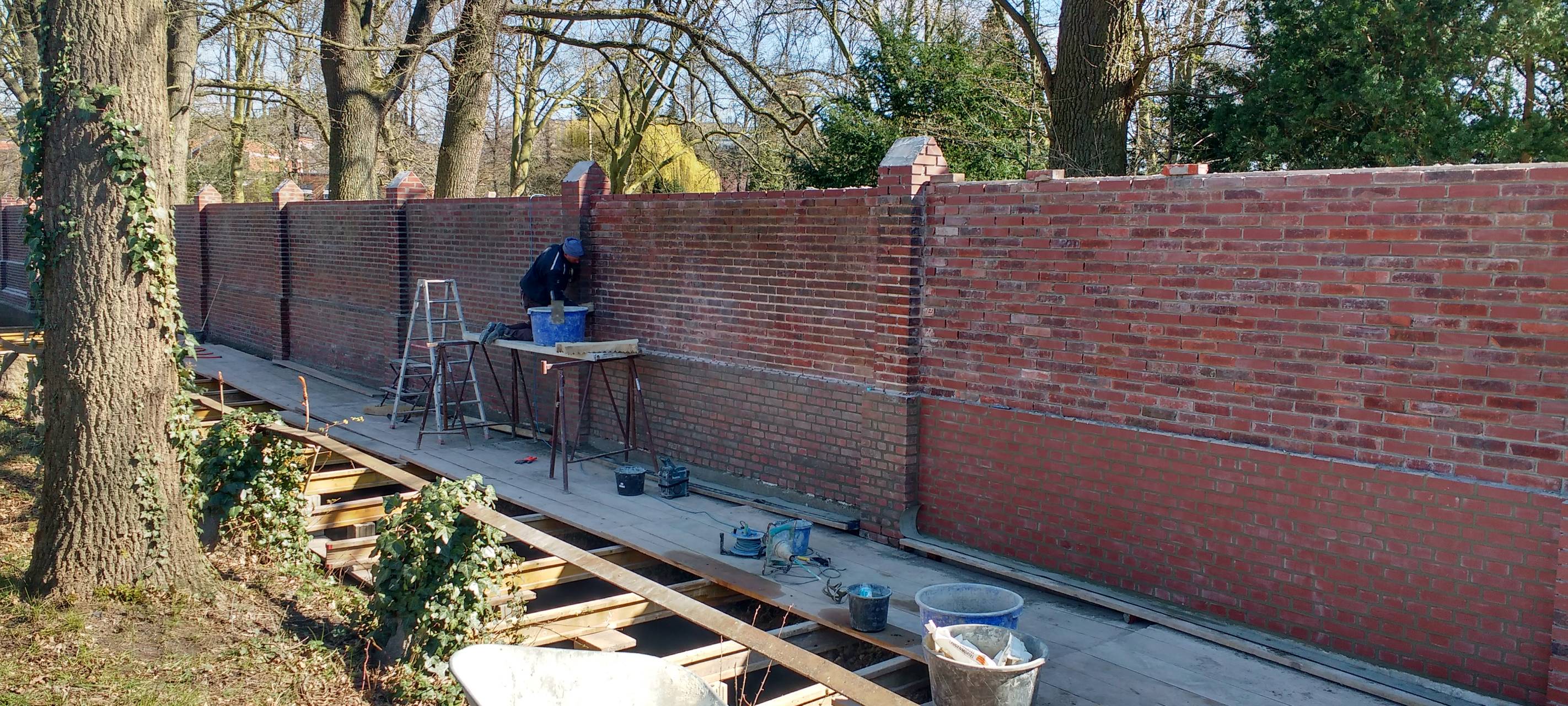 LÜDINGHAUSEN: Klostermauer bekommt Frischekur