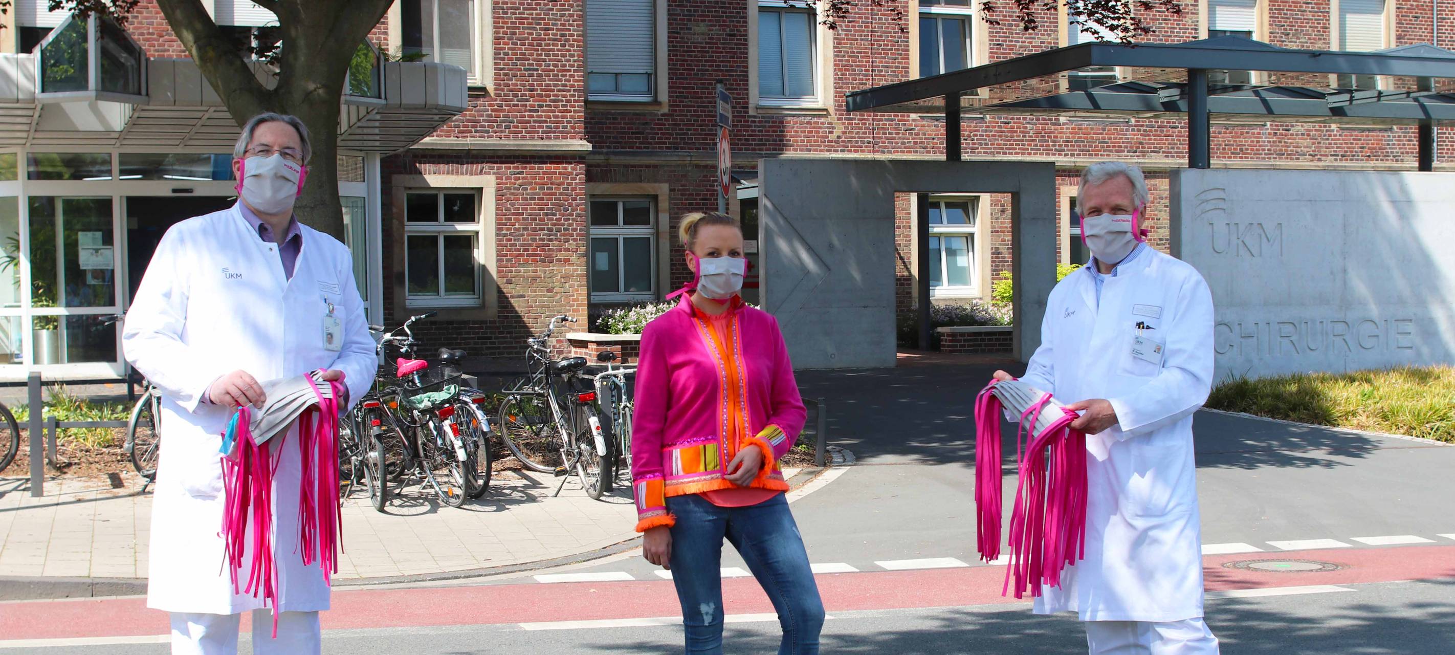 MÜNSTER: Patienten spendet Designer-Masken an Uniklinik