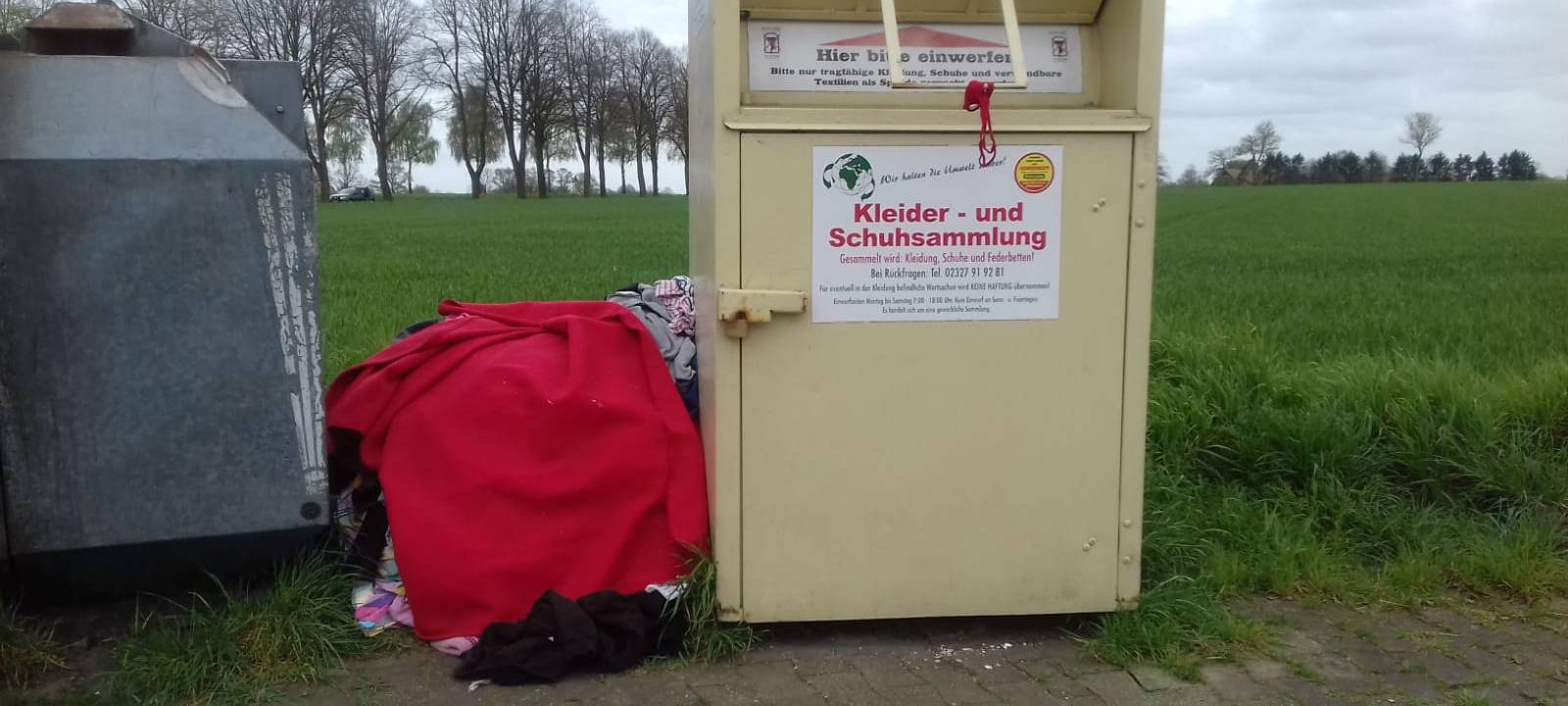 KREIS: Altkleidercontainer sehr voll