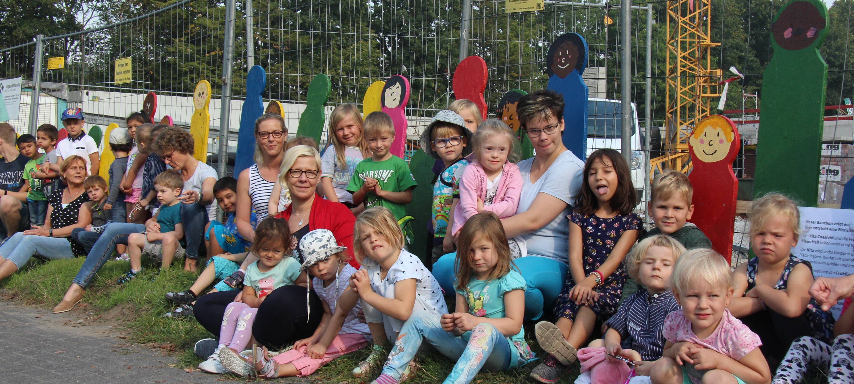 COESFELD: Bunter Bauzaun für künftiges Kinderzentrum