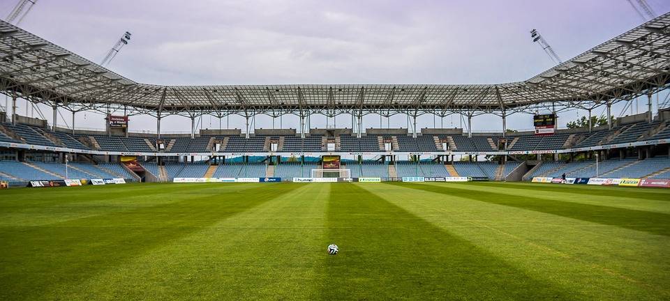 KREIS: Fußball-Stadien füllen sich wieder