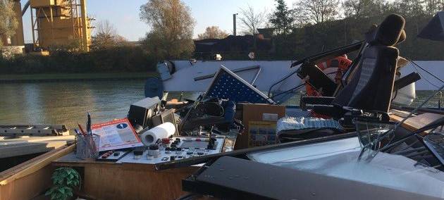 MÜNSTER: Schiff rammt Gerüst an Brücke