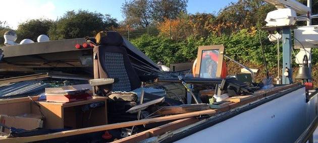 MÜNSTER: Schiff rammt Gerüst an Brücke