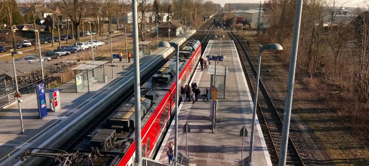 APPELHÜLSEN: Aufräumen am Bahnhof beginnt