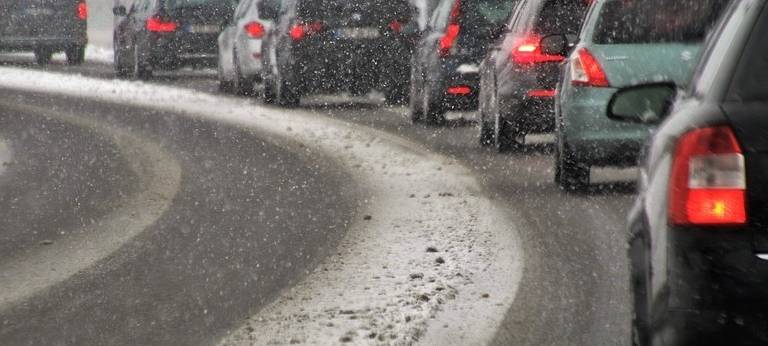 DÜLMEN: LKW am Real-Kreisverkehr festgefahren