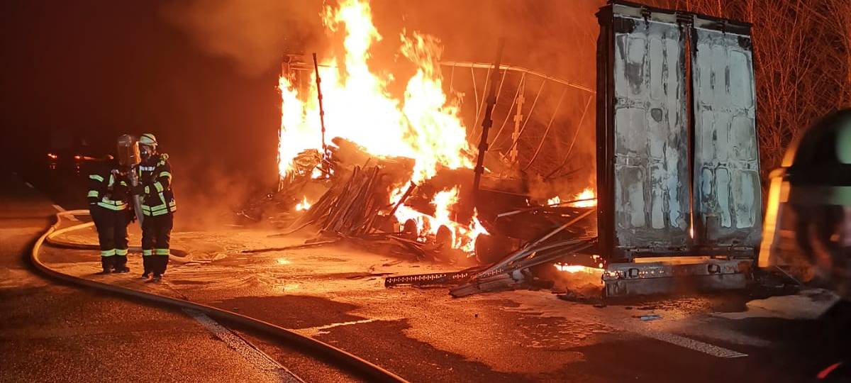 ASCHEBERG: A1 wegen LKW-Brand gesperrt