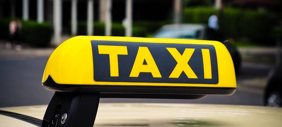 KREIS: Wann bezahlen Krankenkassen Fahrt zum Impfzentrum?