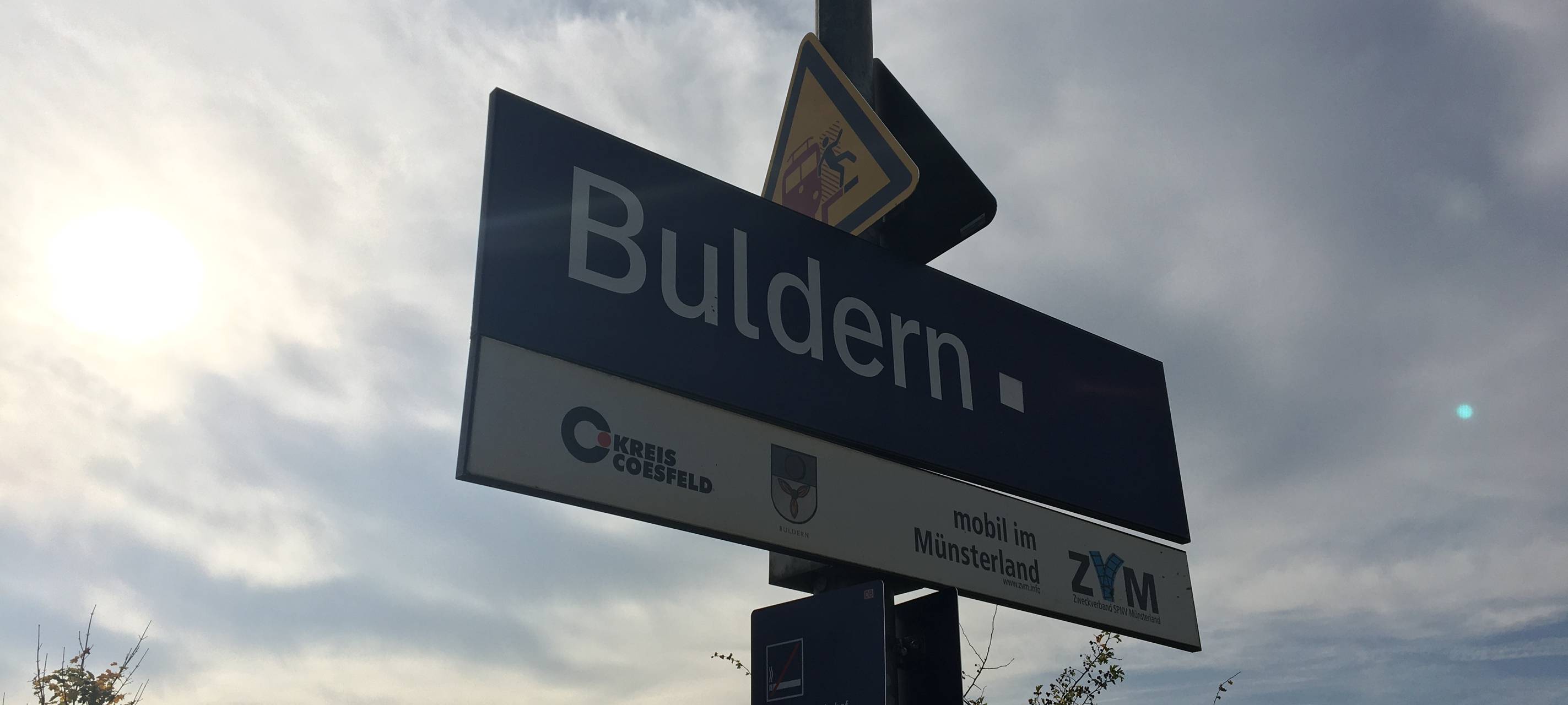 BULDERN: Jugendliche blenden Zugführer
