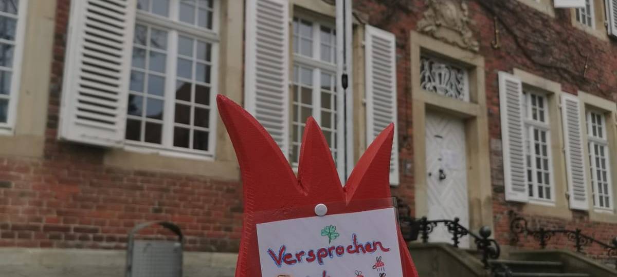 DARUP: Holz-Tulpen-Aktion vor dem Rathaus