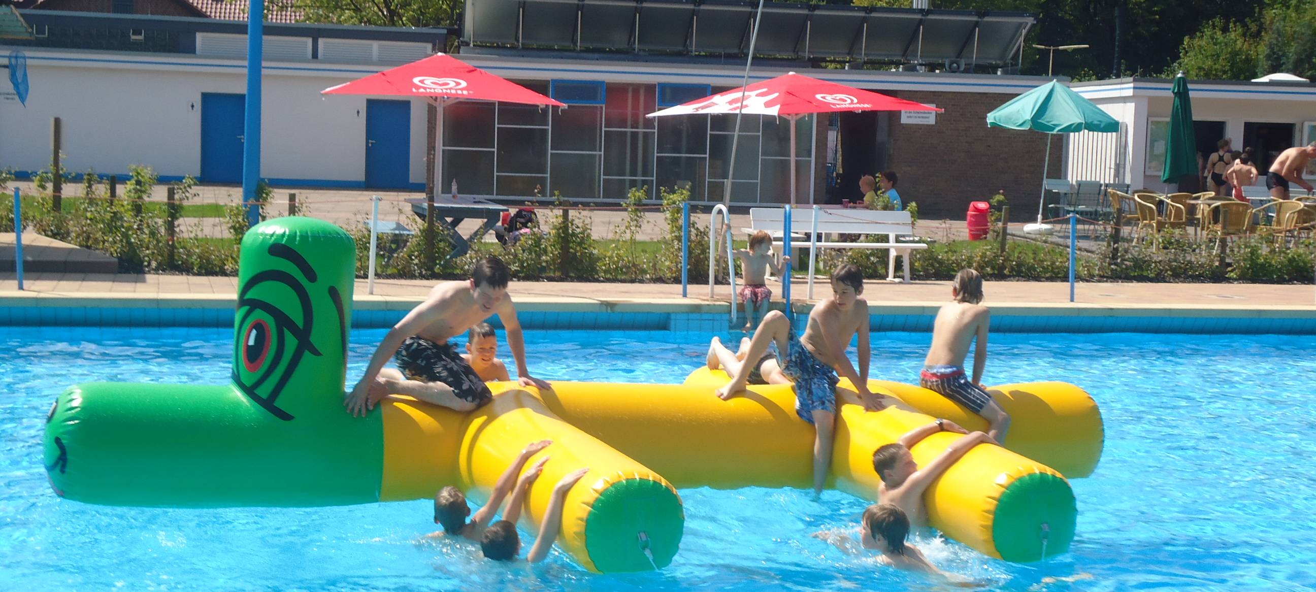 BILLERBECK: Freibad mit "Besucher-Ampel" geöffnet