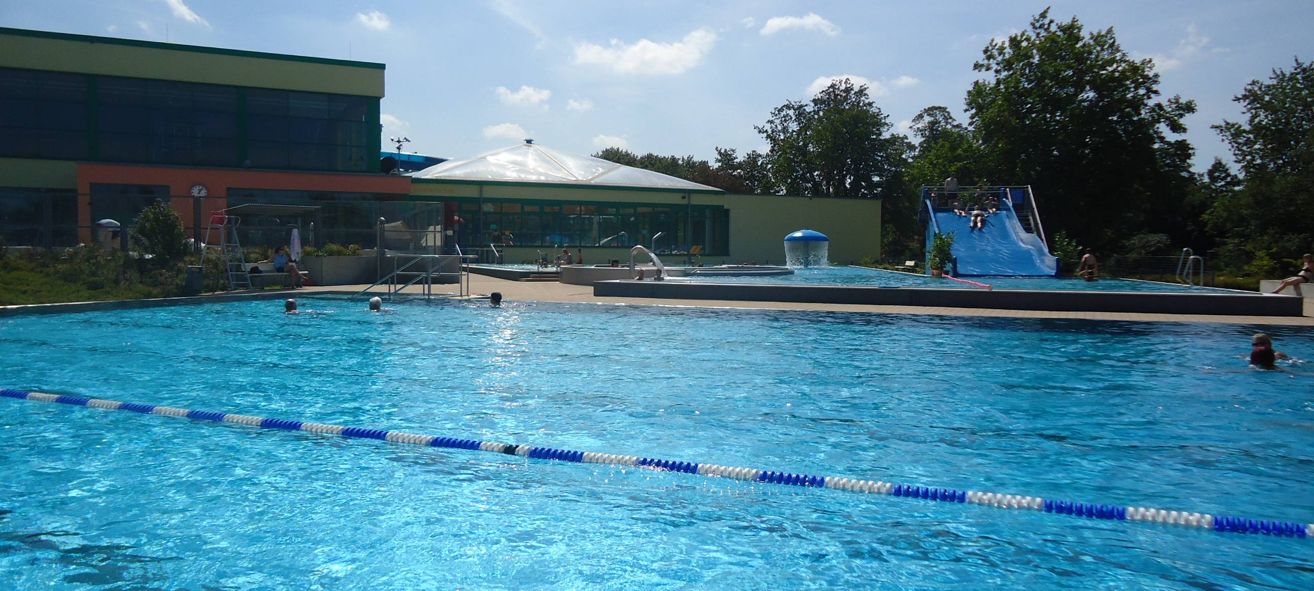 KREIS: Sonne lockt ins Wasser