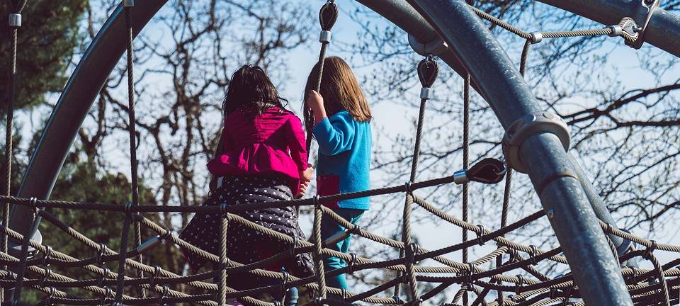 DÜLMEN: Stadt möbelt Spielplätze auf