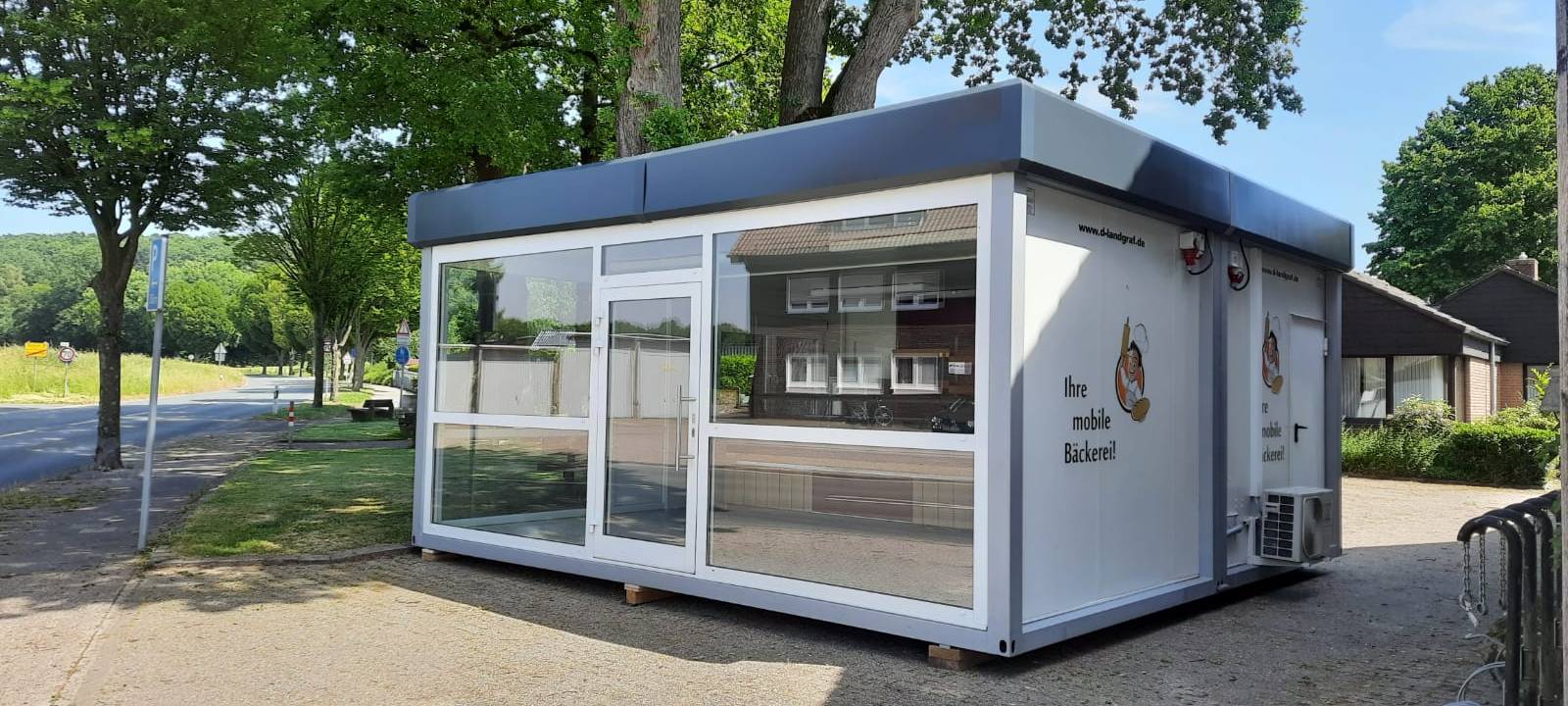 SCHAPDETTEN: Verkaufsstand aufgebaut