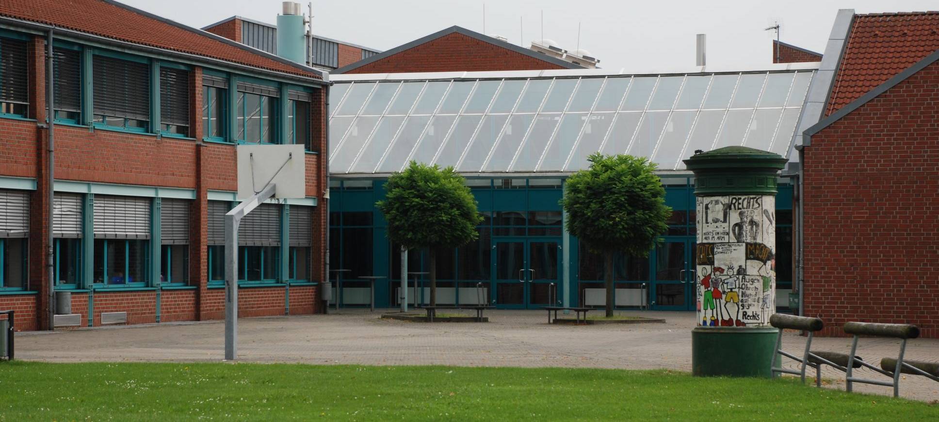 OLFEN: Großeinsatz an Gesamtschule