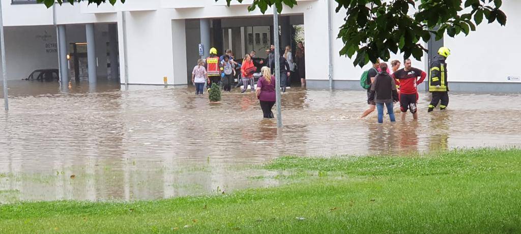 KREIS: Einsatzkräfte in Hochwassergebieten