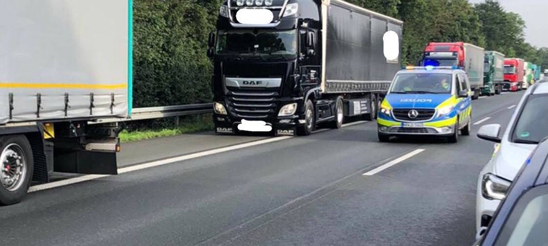 ASCHEBERG: A 1 nach LKW-Unfall gesperrt