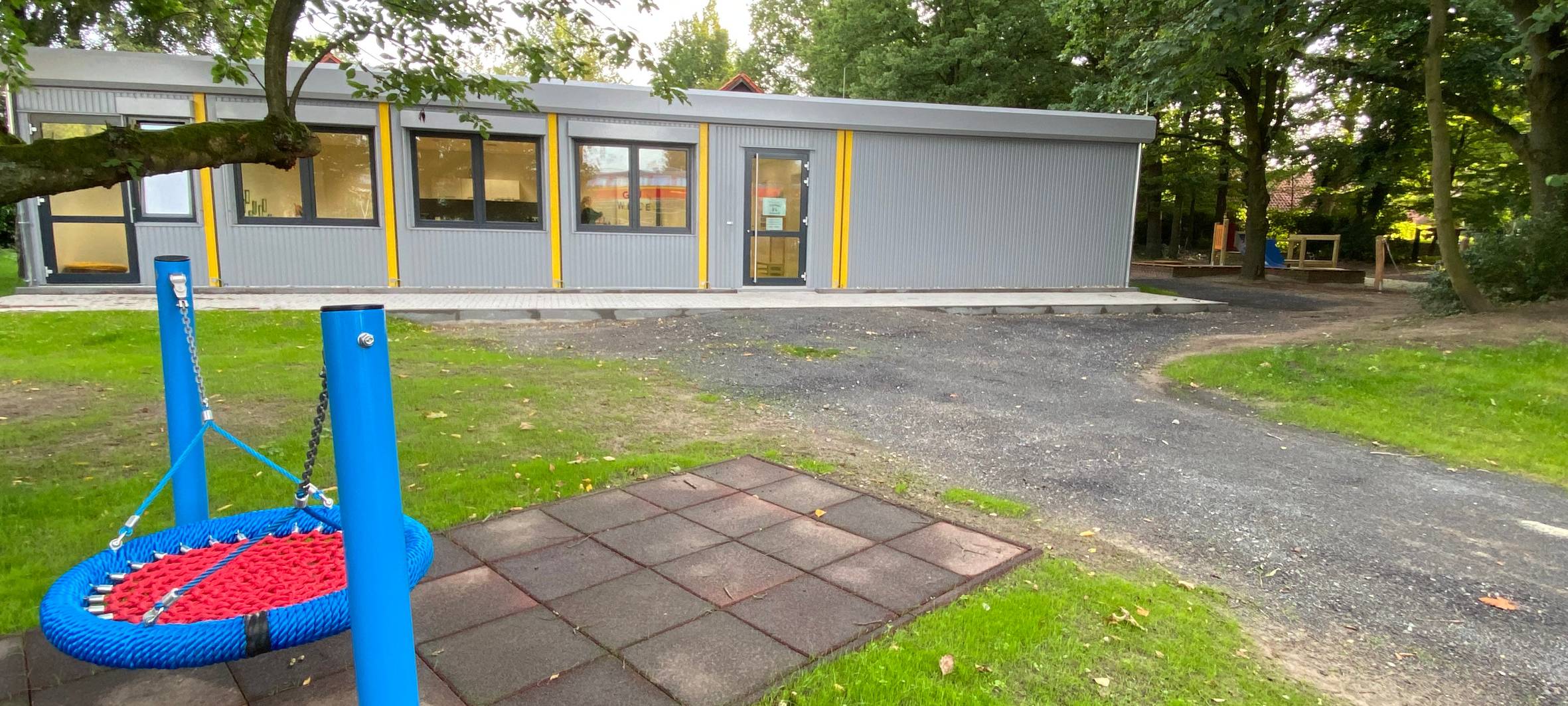BULDERN: Grashüpfer ziehen in das Gewächshaus ein