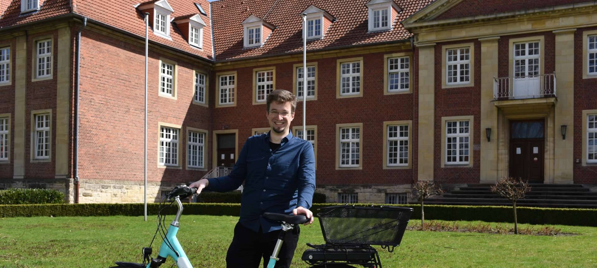 Kreis-Klimaschutzmanager Cornelius Dahm wirbt für die Aktion „E-Bike-Pendeln im Kreis Coesfeld“