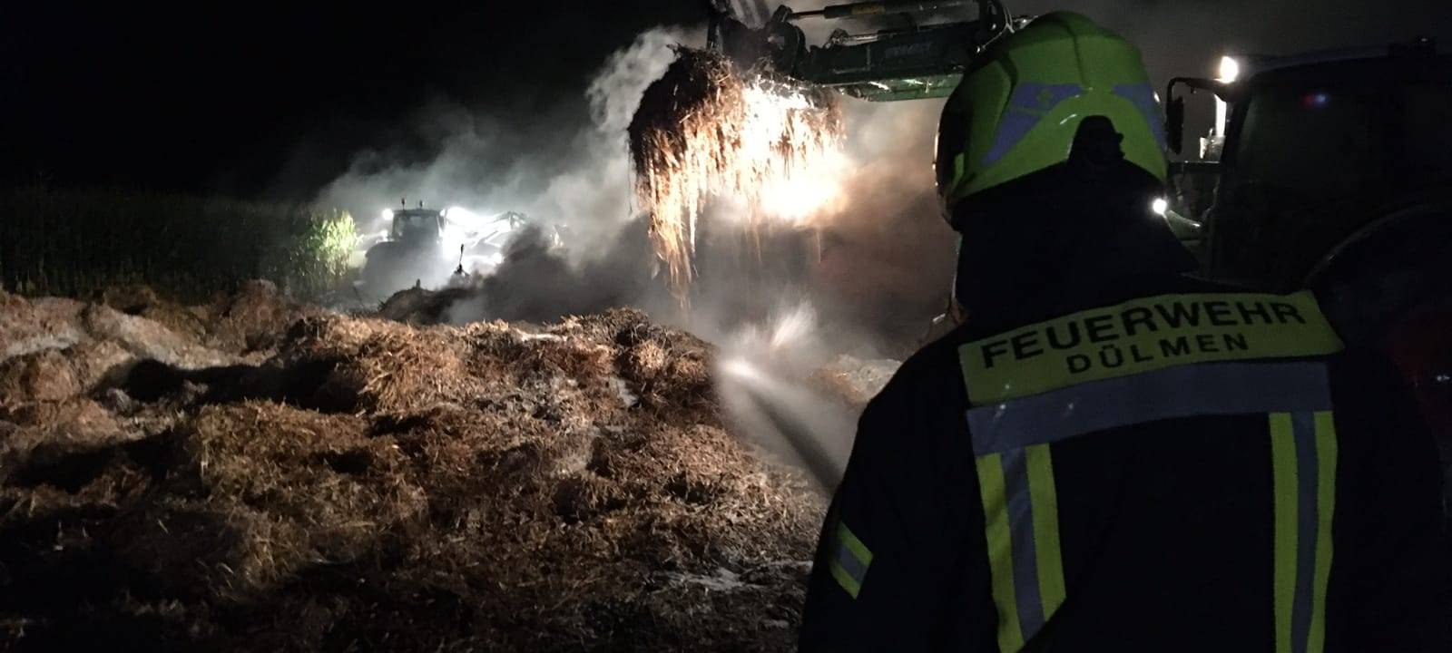 MERFELD: Strohballenbrand