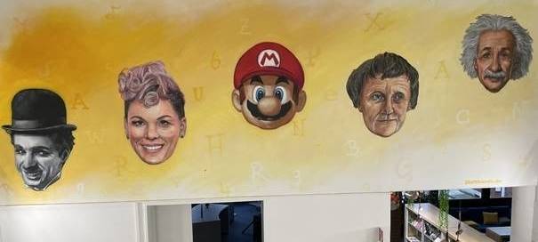 COESFELD: Neues Wand-Graffiti in Stadtbücherei