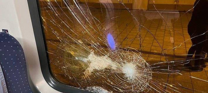 DÜLMEN: Intercity mit Steinen beworfen