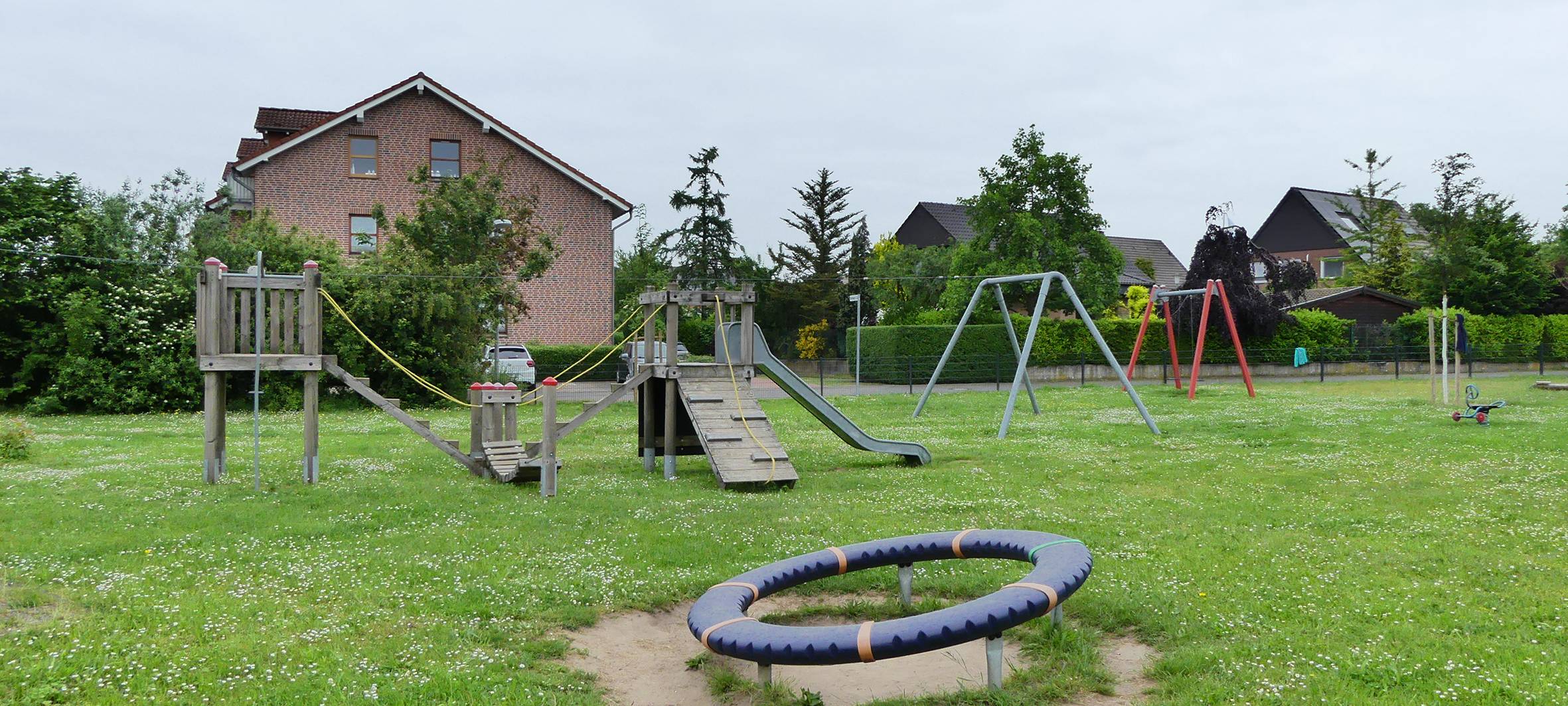 DÜLMEN: Neuer Spielturm für Spielplatz Sperberweg