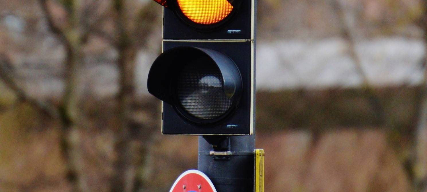 GOXEL: Ampel blinkt nach Unfall noch gelb