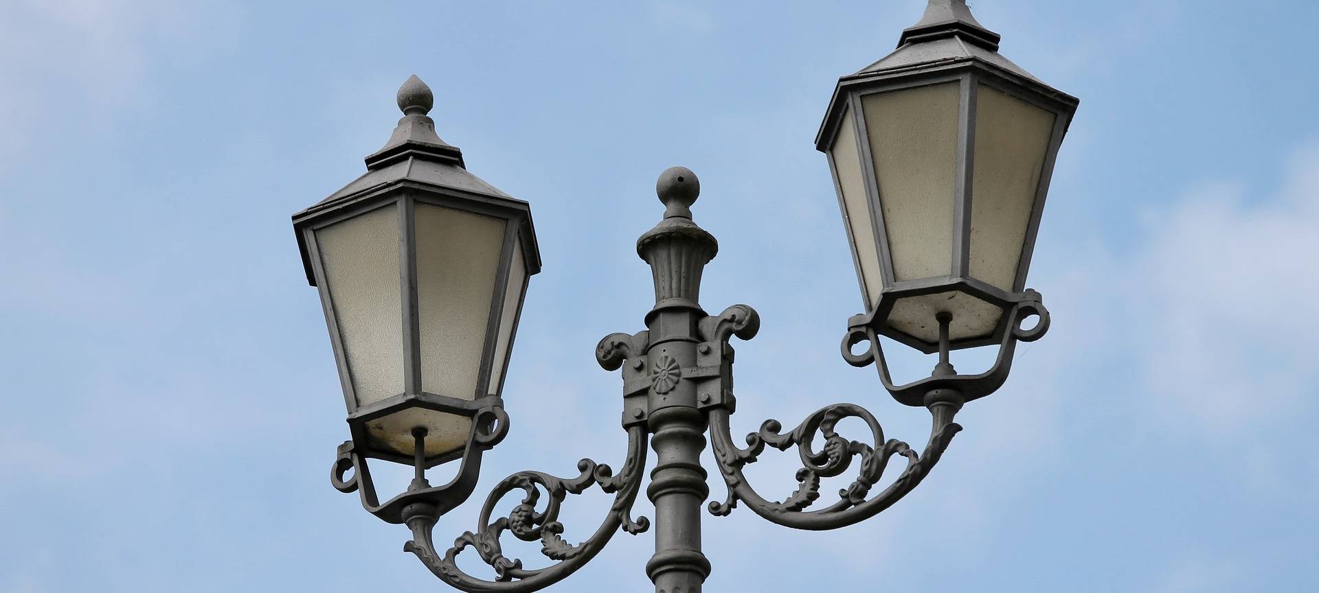 LÜDINGHAUSEN: Straßenlaternen am Tag an