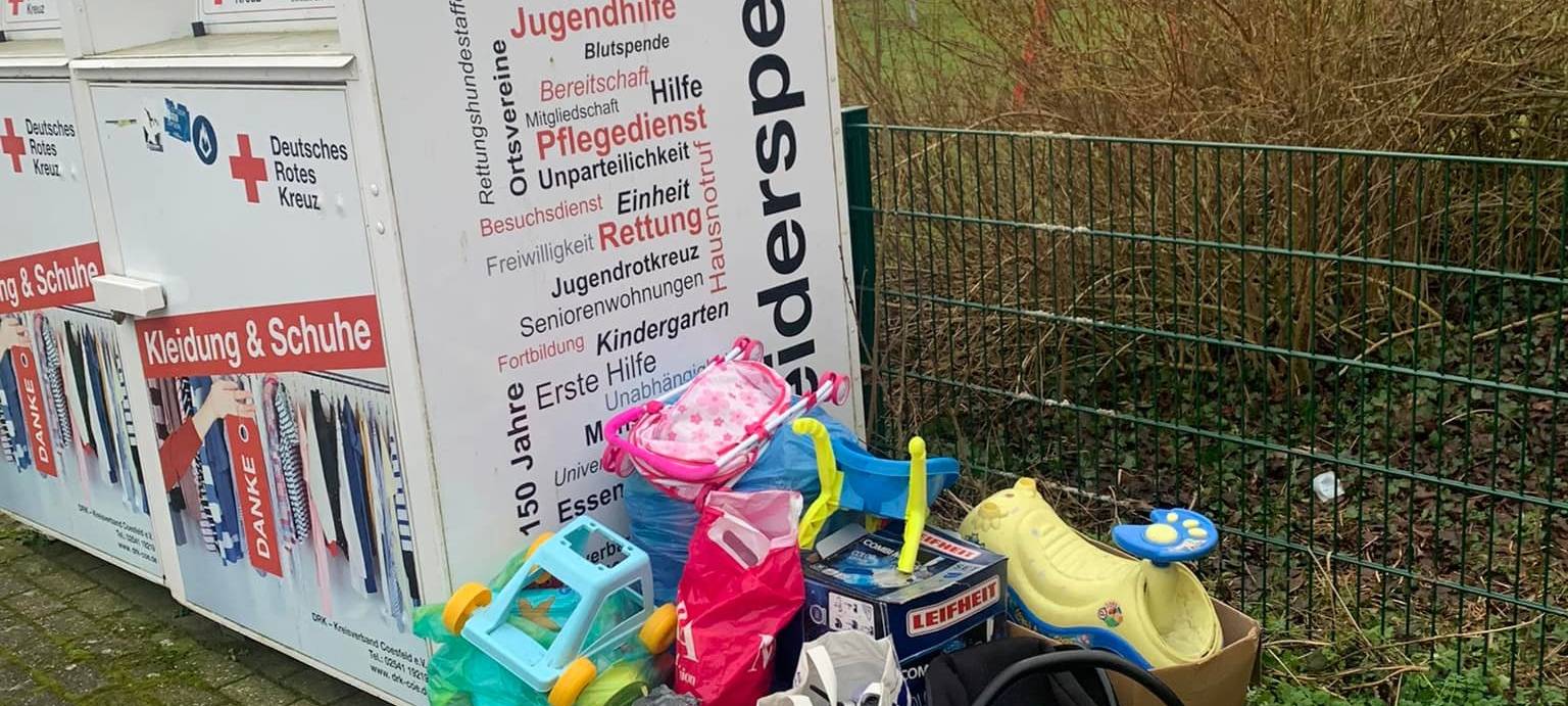 BULDERN: Müll am und im Altkleider-Container bereitet Probleme