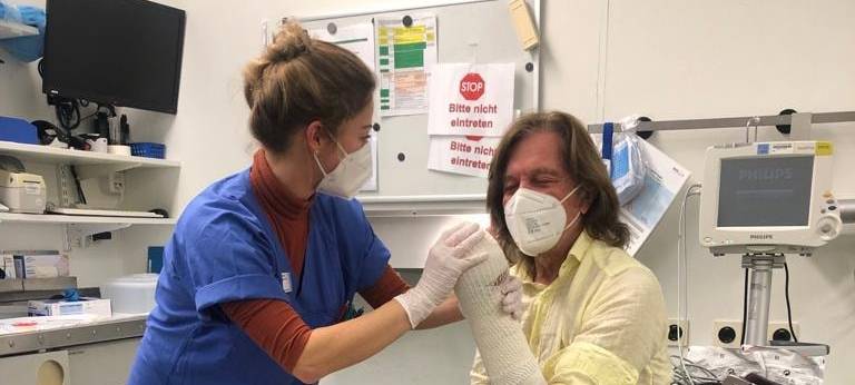 DÜLMEN: Jürgen Drews mit Gips